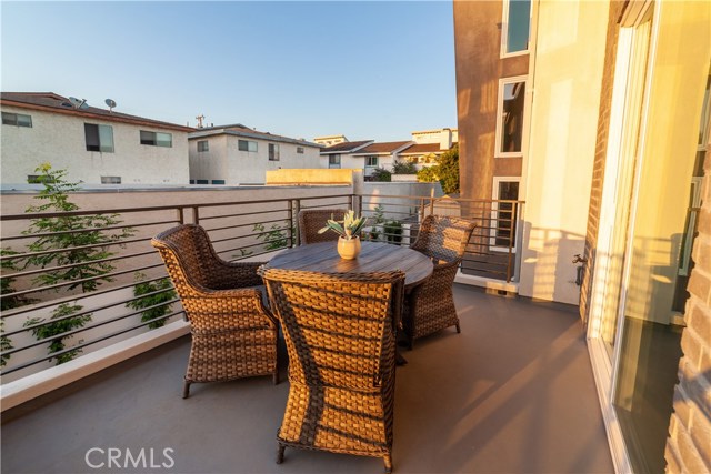 Balcony off kitchen/living room