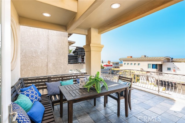 2208 Highland Avenue, Manhattan Beach, California 90266, 3 Bedrooms Bedrooms, ,3 BathroomsBathrooms,Residential,Sold,Highland,SB18227343