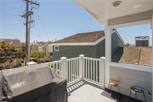 511 2nd Street, Hermosa Beach, California 90254, 3 Bedrooms Bedrooms, ,1 BathroomBathrooms,Residential,Sold,2nd,SB18098379