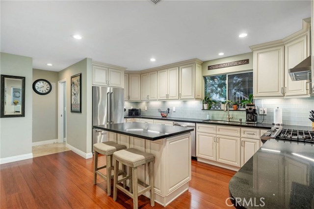 616 Garnet Street, Redondo Beach, California 90277, 4 Bedrooms Bedrooms, ,2 BathroomsBathrooms,Residential,Sold,Garnet,SB20102814