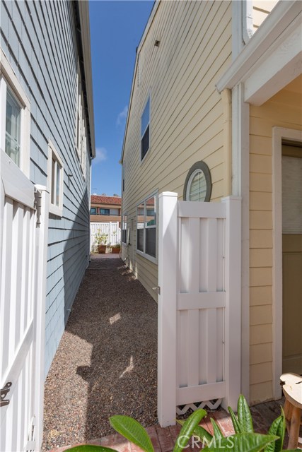1800 Pacific Coast, Redondo Beach, California 90277, 4 Bedrooms Bedrooms, ,3 BathroomsBathrooms,Residential,Sold,Pacific Coast,PV20134664