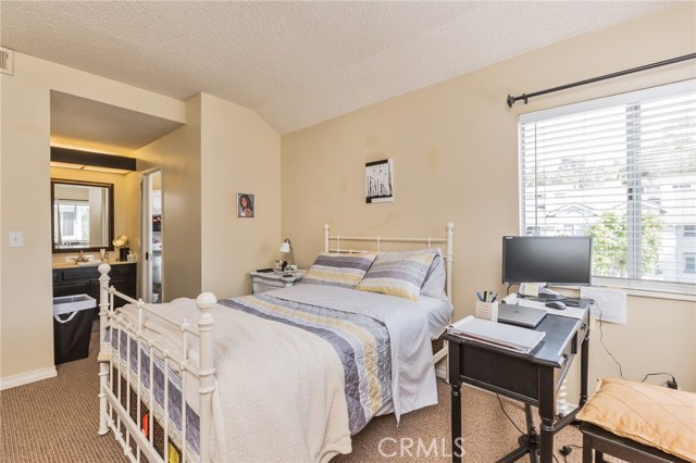2 Bed Home for Sale in Canyon Country, California