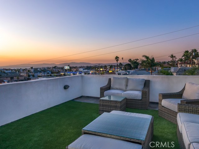 842 8th Street, Hermosa Beach, California 90254, 4 Bedrooms Bedrooms, ,2 BathroomsBathrooms,Residential,Sold,8th,SB19252569
