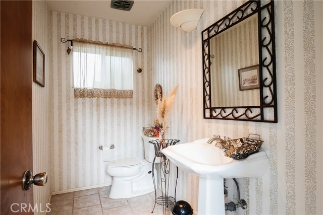 downstairs powder room (half bath)