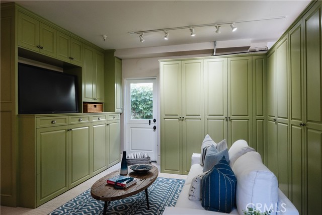 587 26th Street, Manhattan Beach, California 90266, 4 Bedrooms Bedrooms, ,3 BathroomsBathrooms,Residential,Sold,26th,SB21063366