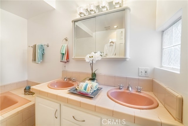 500 Rosecrans Avenue, Manhattan Beach, California 90266, 2 Bedrooms Bedrooms, ,1 BathroomBathrooms,Residential,Sold,Rosecrans,SB21003064