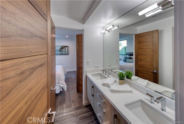946 8th Street, Hermosa Beach, California 90254, 4 Bedrooms Bedrooms, ,3 BathroomsBathrooms,Residential,Sold,8th,SB20005641