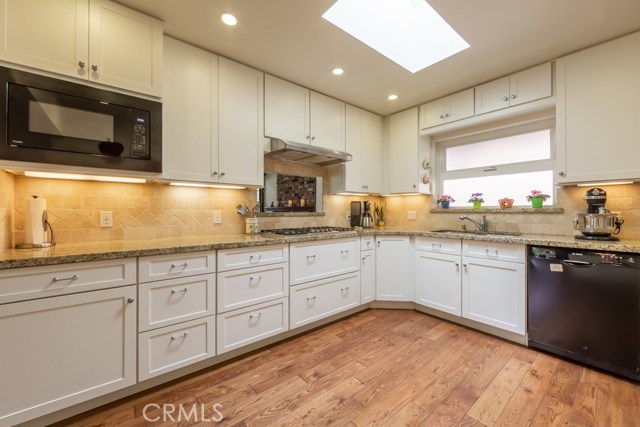 729 27th Street, Manhattan Beach, California 90266, 3 Bedrooms Bedrooms, ,2 BathroomsBathrooms,Residential,Sold,27th,RS20129725