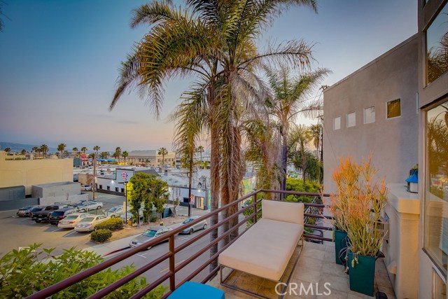 1401 Manhattan Avenue, Hermosa Beach, California 90254, 4 Bedrooms Bedrooms, ,3 BathroomsBathrooms,Residential,Sold,Manhattan,SB19160041