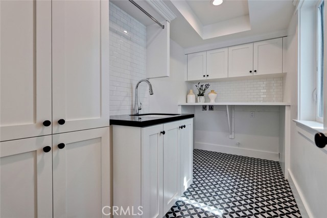 702 Loma Drive, Hermosa Beach, California 90254, 3 Bedrooms Bedrooms, ,3 BathroomsBathrooms,Residential,Sold,Loma,SB18137124