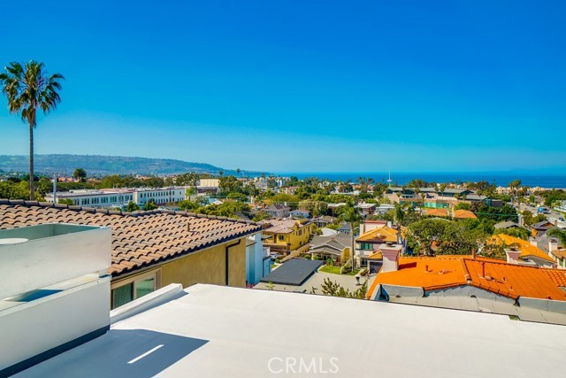 521 Helberta Avenue, Redondo Beach, California 90277, 4 Bedrooms Bedrooms, ,3 BathroomsBathrooms,Residential,Sold,Helberta,SB19088015