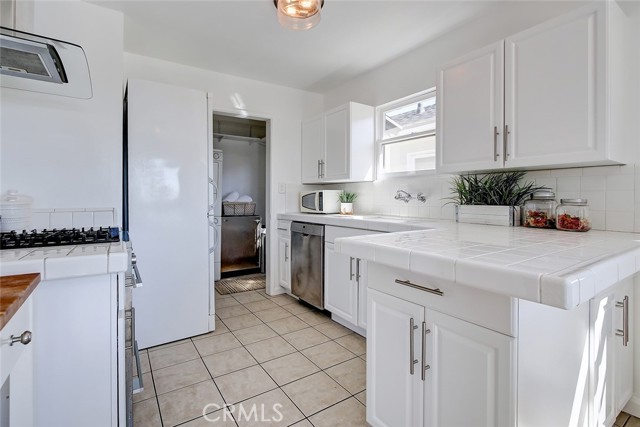 2012 Springfield Avenue, Hermosa Beach, California 90254, 4 Bedrooms Bedrooms, ,1 BathroomBathrooms,Residential,Sold,Springfield,SB21047876