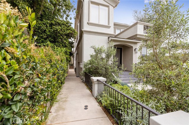 952 15th Street, Hermosa Beach, California 90254, 4 Bedrooms Bedrooms, ,3 BathroomsBathrooms,Residential,Sold,15th,SB20106766