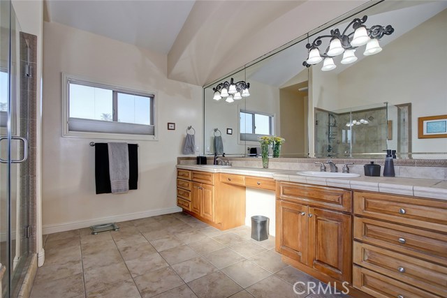 Master bath with Dual sinks