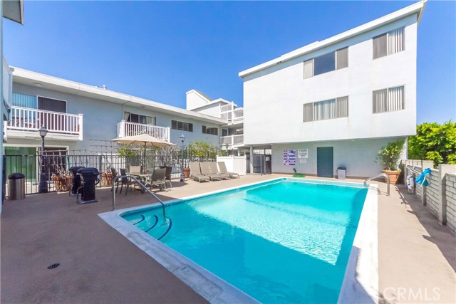 2411 Prospect Avenue, Hermosa Beach, California 90254, 2 Bedrooms Bedrooms, ,1 BathroomBathrooms,Residential,Sold,Prospect,SB17206001