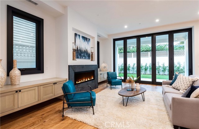 The spacious Great Room with 11' ceiling. A huge "Cantina" door stacks open to easily flow to the back patio and yard.