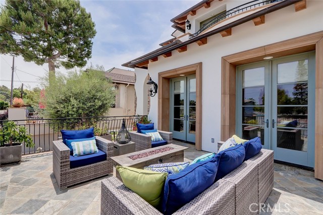 2615 Laurel Avenue, Manhattan Beach, California 90266, 5 Bedrooms Bedrooms, ,3 BathroomsBathrooms,Residential,Sold,Laurel,SB20122335