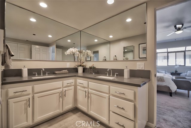 512 Esplanade, Redondo Beach, California 90277, 2 Bedrooms Bedrooms, ,2 BathroomsBathrooms,Residential,Sold,Esplanade,IN17223458