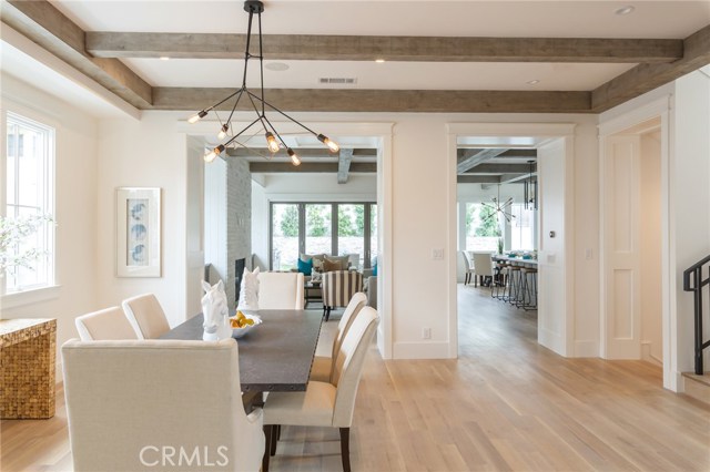 Dining area with linear Sputnik chandelier