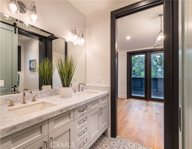 2009 Pine Avenue, Manhattan Beach, California 90266, 5 Bedrooms Bedrooms, ,2 BathroomsBathrooms,Residential,Sold,Pine,SB19000193