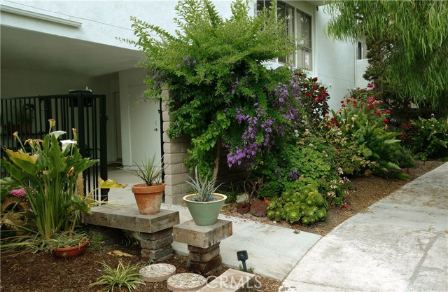 Photo of 2276 Via Mariposa #D, Laguna Woods, CA 92637