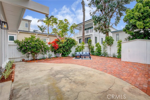 729 12th Street, Manhattan Beach, California 90266, 3 Bedrooms Bedrooms, ,2 BathroomsBathrooms,Residential,Sold,12th,SB19138998