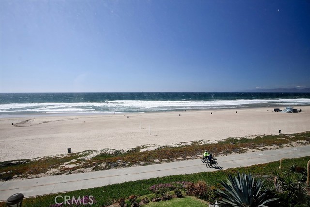 3208 The Strand, Manhattan Beach, California 90266, 6 Bedrooms Bedrooms, ,4 BathroomsBathrooms,Residential,Sold,The Strand,SB21084346