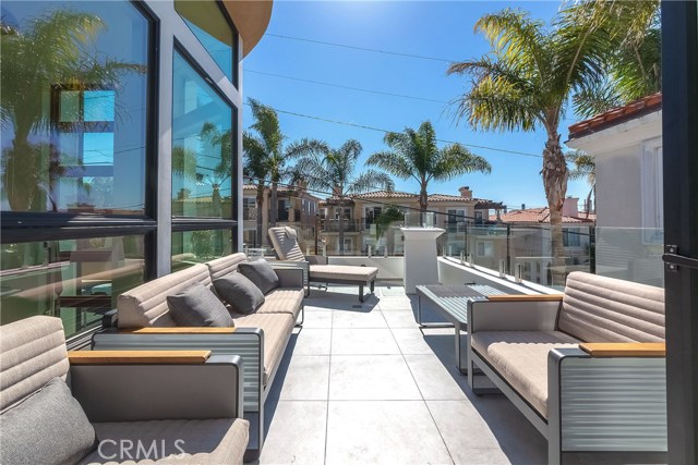 719 1st Place, Hermosa Beach, California 90254, 4 Bedrooms Bedrooms, ,4 BathroomsBathrooms,Residential,Sold,1st,SB19039842