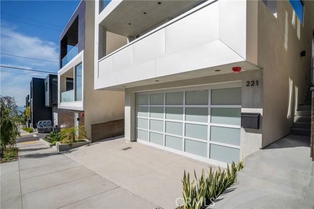221 1st Street, Manhattan Beach, California 90266, 3 Bedrooms Bedrooms, ,3 BathroomsBathrooms,Residential,Sold,1st,SB19034815