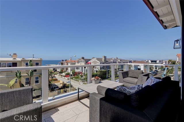 304 3rd Street, Manhattan Beach, California 90266, 4 Bedrooms Bedrooms, ,3 BathroomsBathrooms,Residential,Sold,3rd,SB19234721