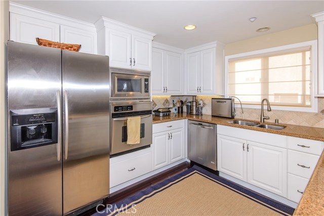 Stainless appliances in the kitchen!