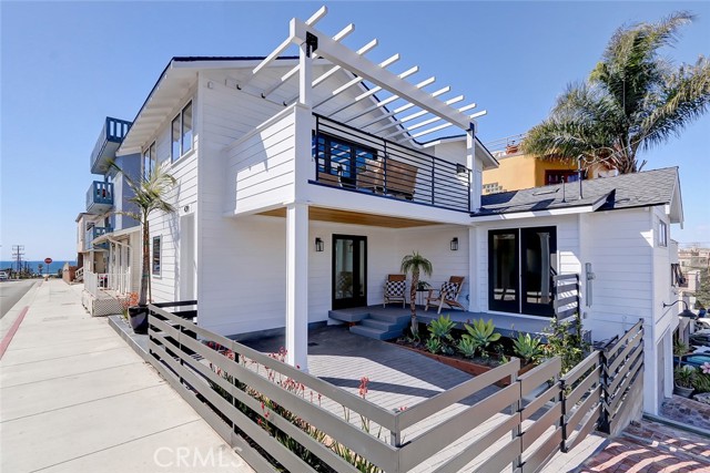 439 8th Street, Hermosa Beach, California 90254, 3 Bedrooms Bedrooms, ,1 BathroomBathrooms,Residential,Sold,8th,SB21050704