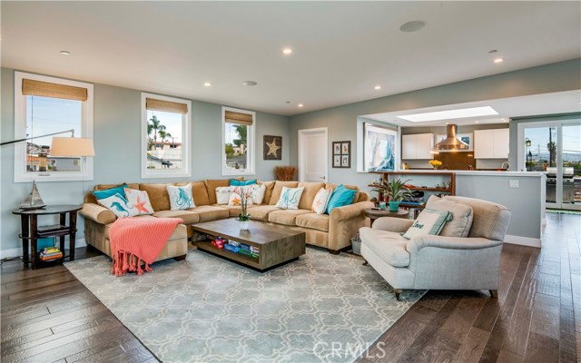 1074 7th Street, Hermosa Beach, California 90254, 4 Bedrooms Bedrooms, ,3 BathroomsBathrooms,Residential,Sold,7th,SB19068500