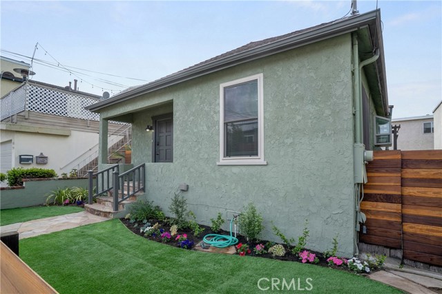 654 8th Street, Hermosa Beach, California 90254, 3 Bedrooms Bedrooms, ,1 BathroomBathrooms,Residential,Sold,8th,SB19076473