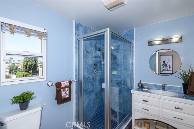 Second upstairs bathroom with city views.