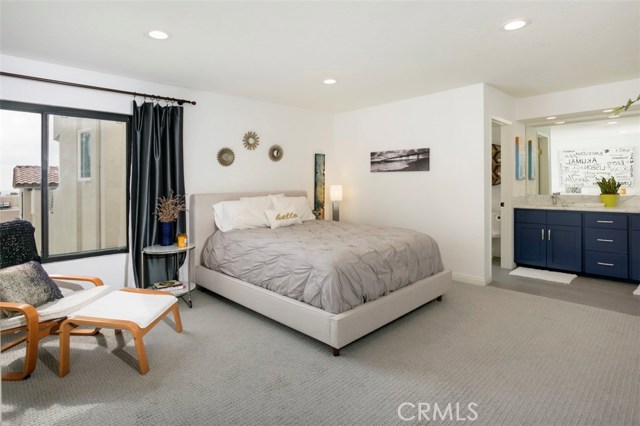 943 1st Street, Hermosa Beach, California 90254, 2 Bedrooms Bedrooms, ,2 BathroomsBathrooms,Residential,Sold,1st,SB17097562