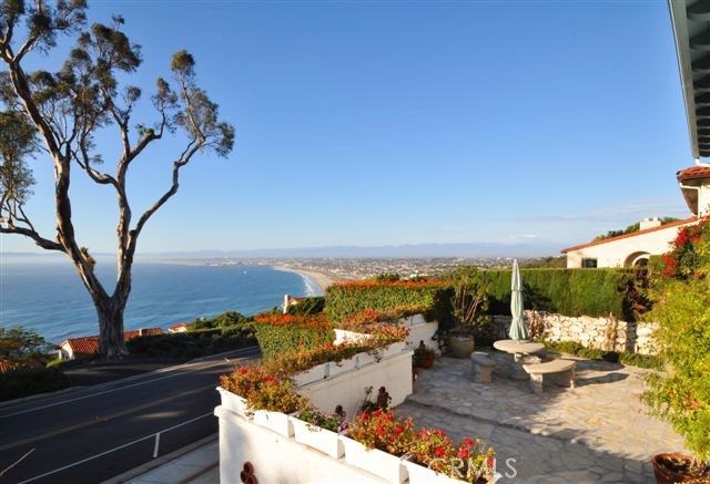 640 Via Del Monte, Palos Verdes Estates, California 90274, 3 Bedrooms Bedrooms, ,2 BathroomsBathrooms,Residential,Sold,Via Del Monte,PV17143780