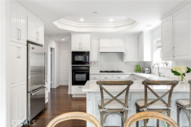 Caeserstone countertops, tile back splash, Viking cooktop
