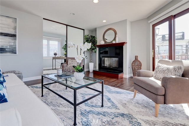 425 36th Place, Manhattan Beach, California 90266, 3 Bedrooms Bedrooms, ,2 BathroomsBathrooms,Residential,Sold,36th,SB20027379