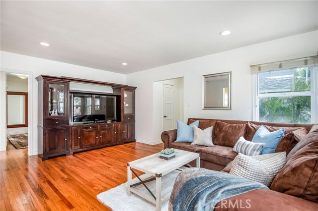 719 Maria Avenue, Redondo Beach, California 90277, 3 Bedrooms Bedrooms, ,2 BathroomsBathrooms,Residential,Sold,Maria,SB19111857