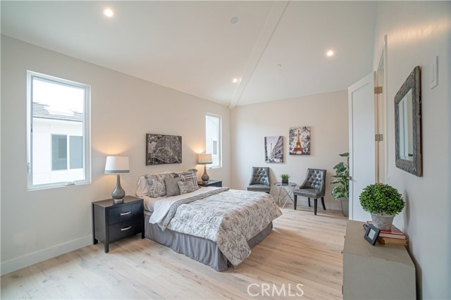 Upstairs Jack & Jill Bedroom #1