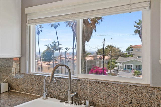 627 Lucia Avenue, Redondo Beach, California 90277, 4 Bedrooms Bedrooms, ,3 BathroomsBathrooms,Residential,Sold,Lucia,SB21115604