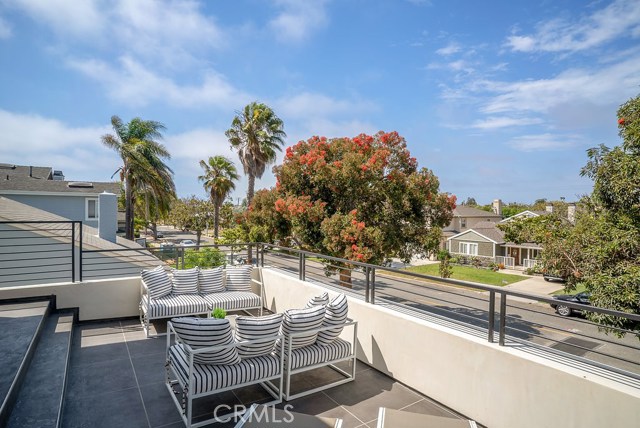 332 Avenue E, Redondo Beach, California 90277, 5 Bedrooms Bedrooms, ,7 BathroomsBathrooms,Residential,Sold,Avenue E,SB18173473