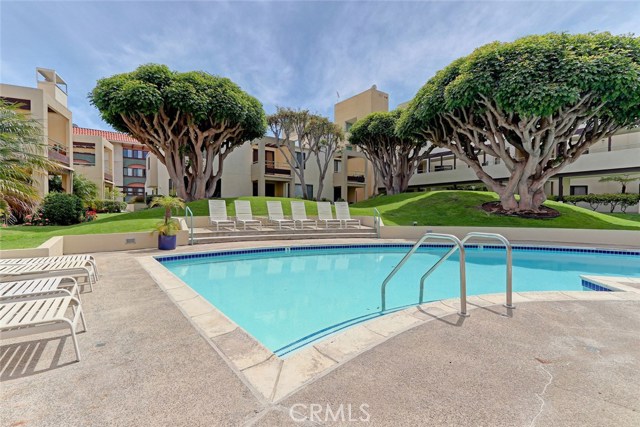510 The Village, Redondo Beach, California 90277, 2 Bedrooms Bedrooms, ,2 BathroomsBathrooms,Residential,Sold,The Village,SB17096447