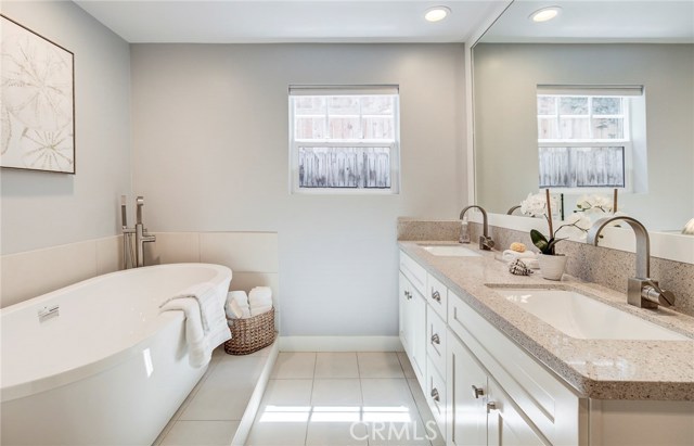 3528 Maple Avenue, Manhattan Beach, California 90266, 3 Bedrooms Bedrooms, ,2 BathroomsBathrooms,Residential,Sold,Maple,SB18217502