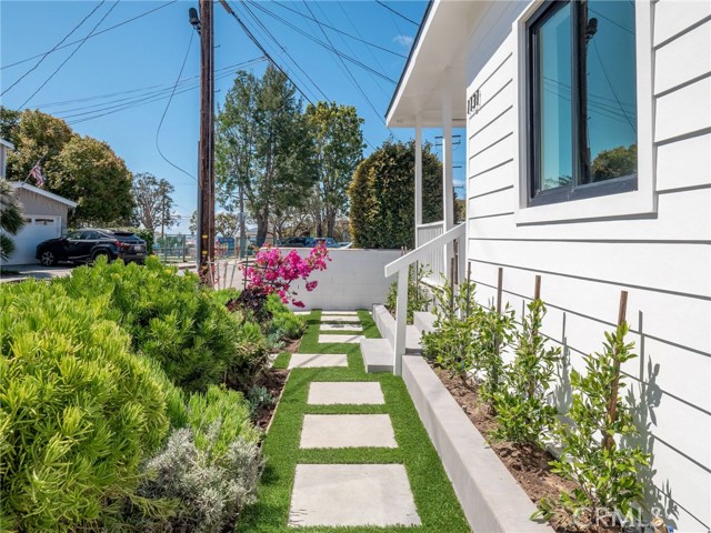 1131 19th Street, Hermosa Beach, California 90254, 2 Bedrooms Bedrooms, ,1 BathroomBathrooms,Residential,Sold,19th,SB20249422
