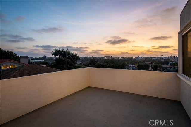 2017 Ava Avenue, Hermosa Beach, California 90254, 3 Bedrooms Bedrooms, ,4 BathroomsBathrooms,Residential,Sold,Ava,SB19263515