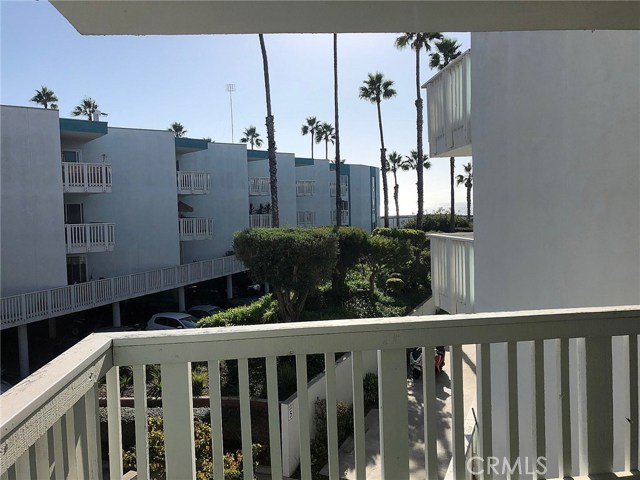 610 The Village, Redondo Beach, California 90277, 1 Bedroom Bedrooms, ,1 BathroomBathrooms,Residential,Sold,The Village,SB19252588
