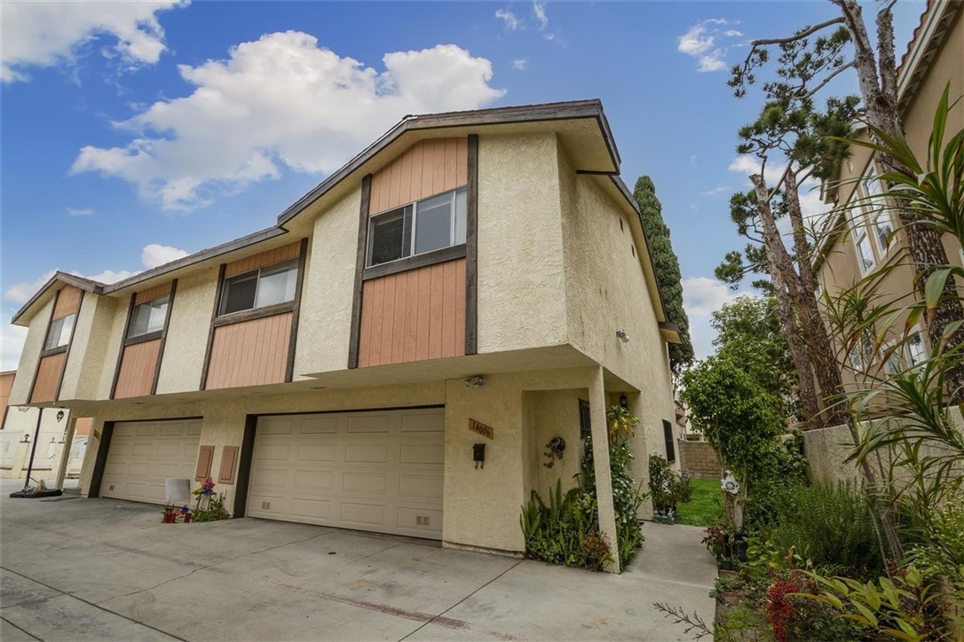 Detail Gallery Image 1 of 1 For 14006 Cerise Ave #9,  Hawthorne,  CA 90250 - 3 Beds | 2/1 Baths