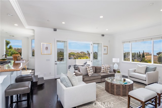 700 Avenue C, Redondo Beach, California 90277, 5 Bedrooms Bedrooms, ,5 BathroomsBathrooms,Residential,Sold,Avenue C,SB19123719